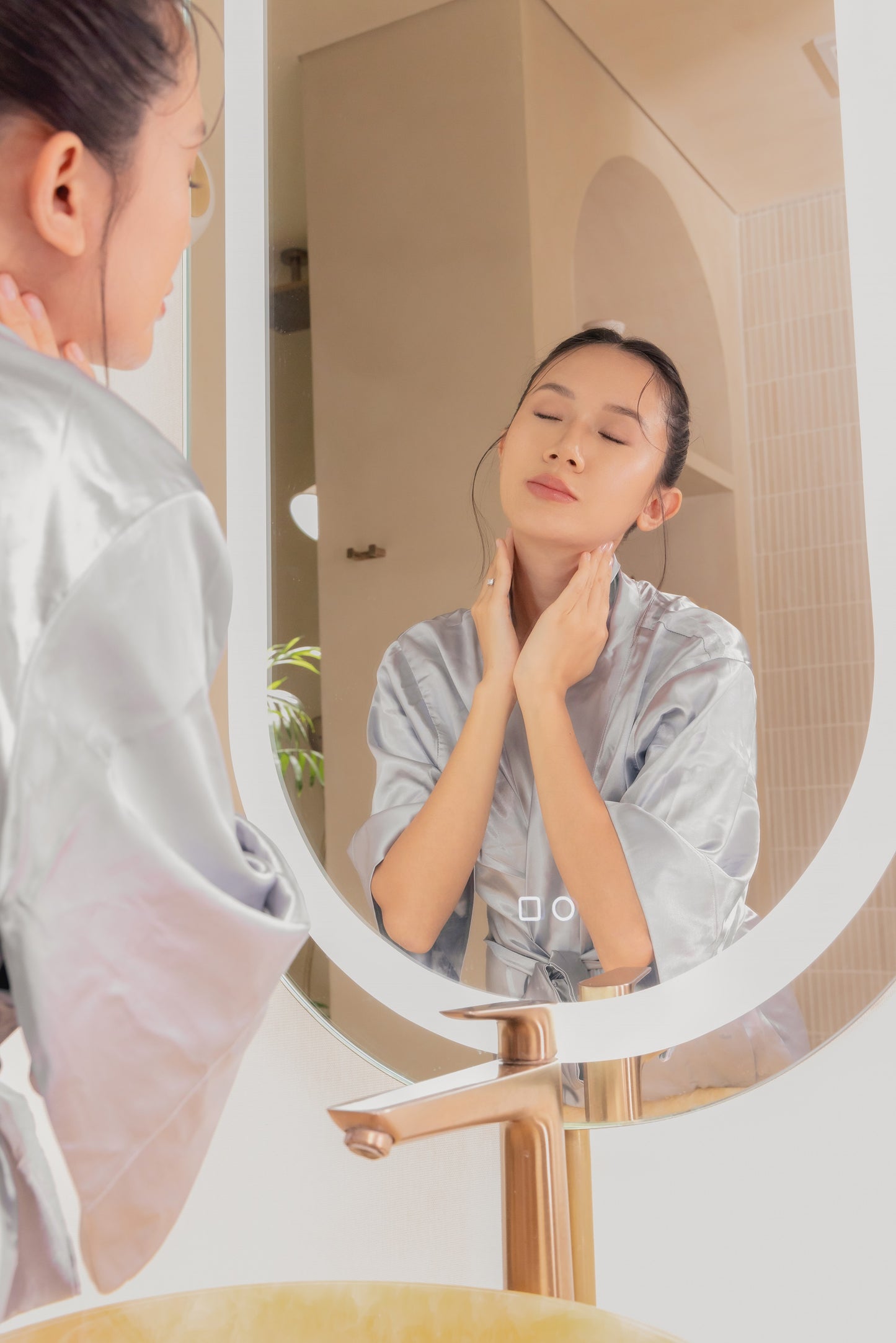 camille using skinfulness skincare kit as part of her daily routine